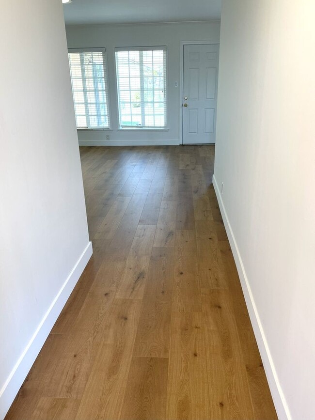 Building Photo - 3 bedroom immaculate home in Southwest Tor...