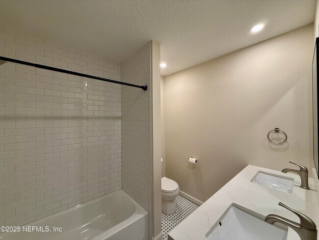 Building Photo - 2516 Horseshoe Bend Rd