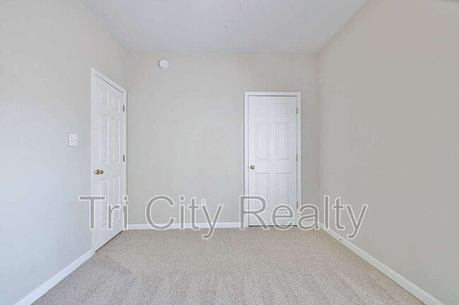 Building Photo - 109 St Albans Way
