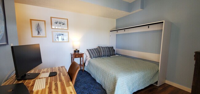 Building Photo - Pre-Leasing Winter and Spring Furnished Rental