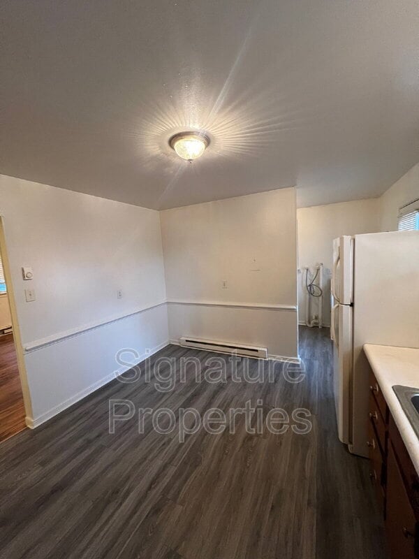 Building Photo - 208 N Cedar Ave