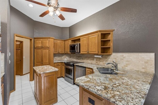Building Photo - 1820 Chelsea Dr