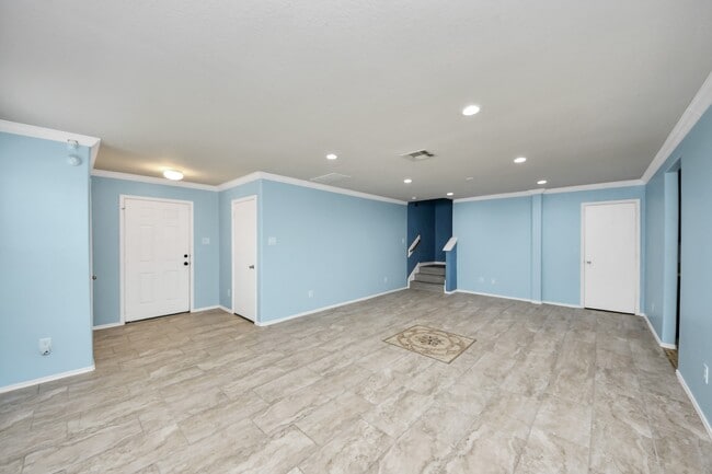 Building Photo - 12102 Helvick Cres Ave