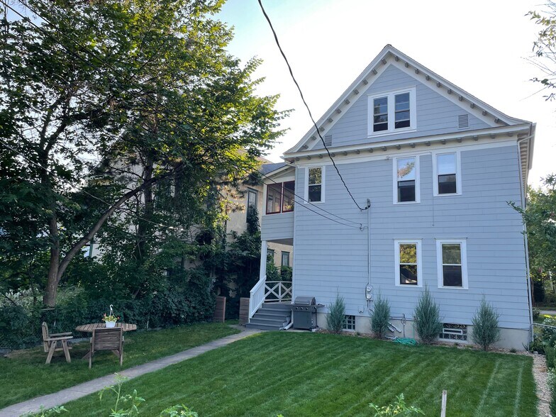 Building Photo - 2221 26th Ave S