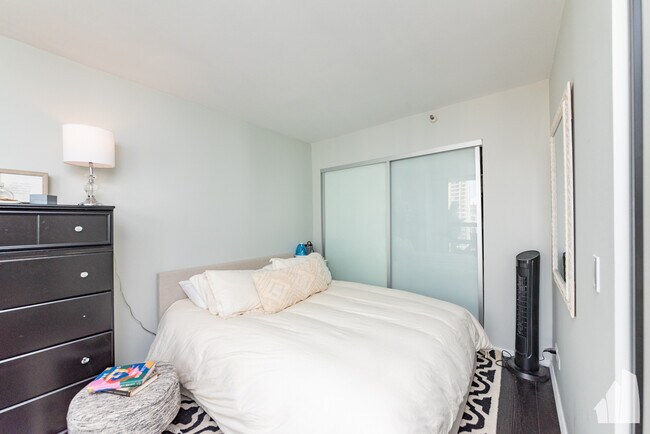 Building Photo - 10 E Ontario St