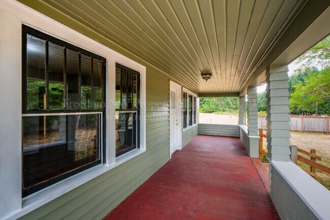 Building Photo - 6045 Skookumchuck Rd SE
