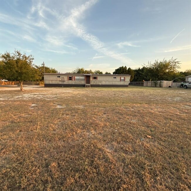 Primary Photo - 400 Phillip Ln