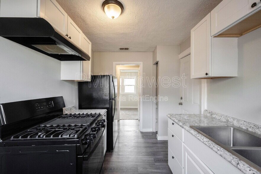 Building Photo - 3907 Hoyt Ave