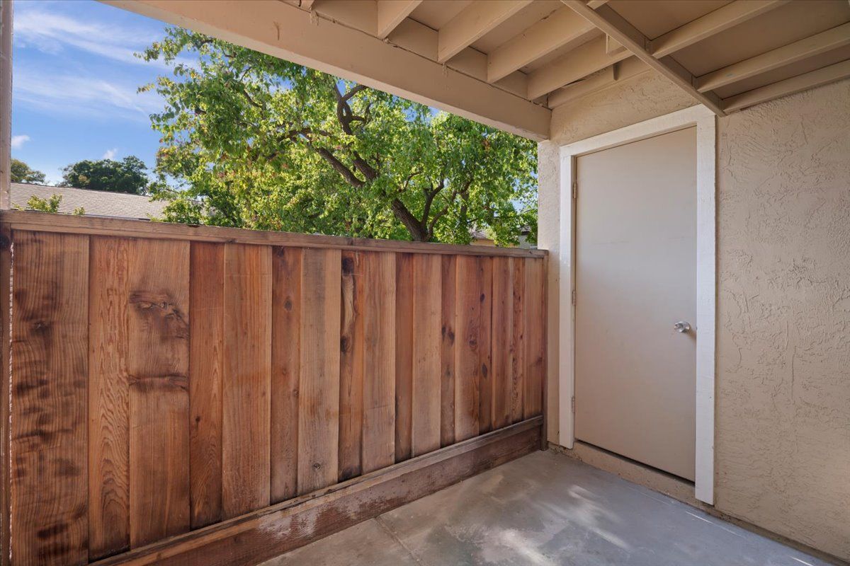 Building Photo - 1446 Chateau Common