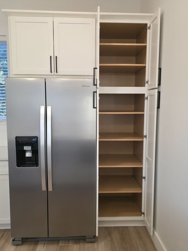 Building Photo - FOR RENT 3 bed, 3.5 bath, 3 level brand new condo