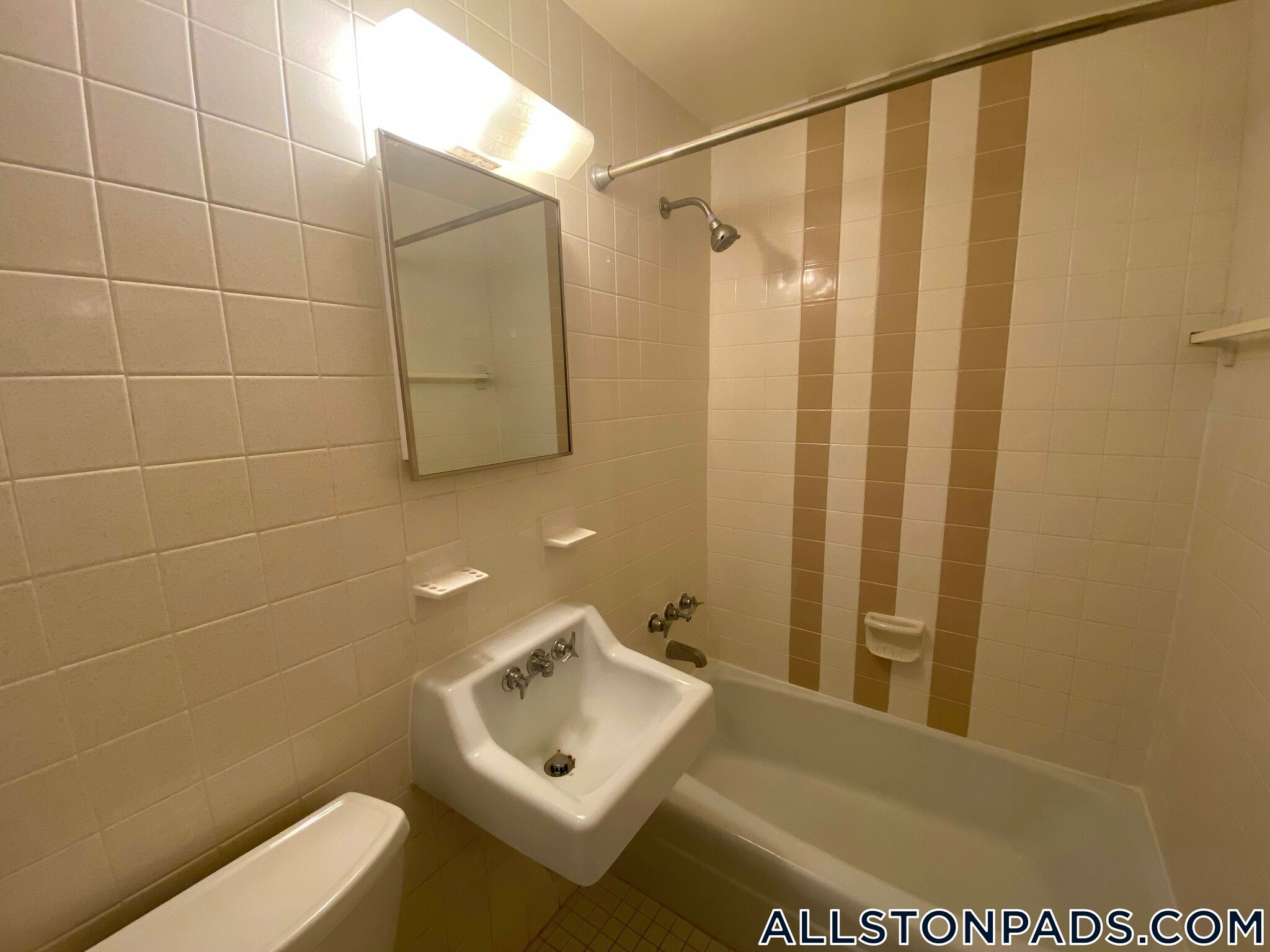 Building Photo - 64 Brighton Ave