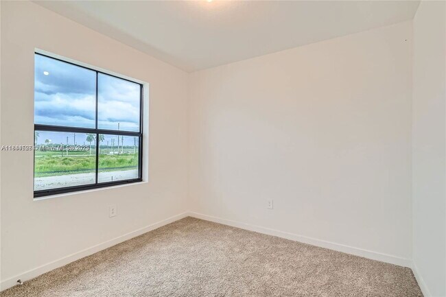 Building Photo - 409 NW 12th Pl