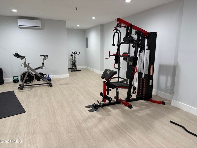 Building Photo - 5 Broadway