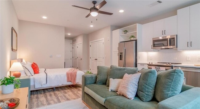 Building Photo - 105 Rogers St NE