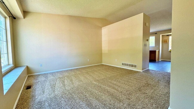 Building Photo - Fantastic Updated 3 Bed 3 Bath in Cherry Creek Schools Great Backyard 2 Car Garage