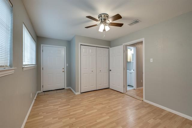 Building Photo - 5320 Lovell Ave