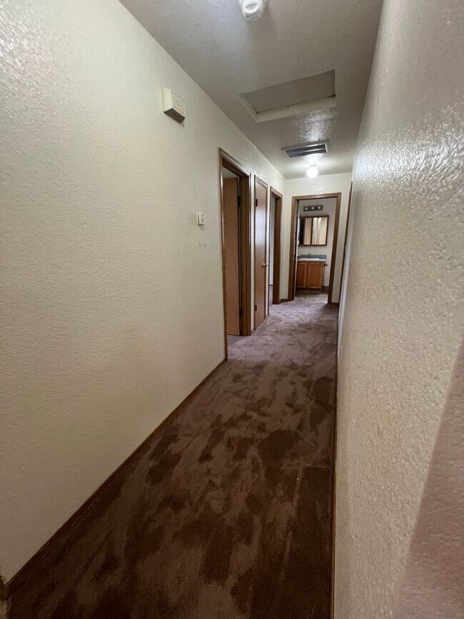 Building Photo - RSCHOOL