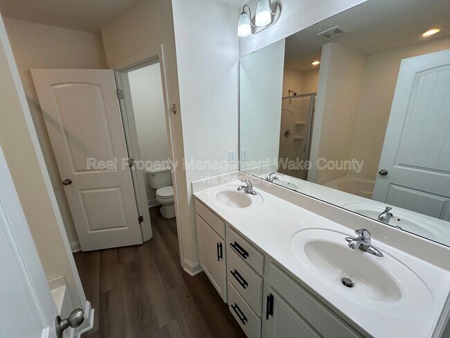 Building Photo - 156 Polaris Ave