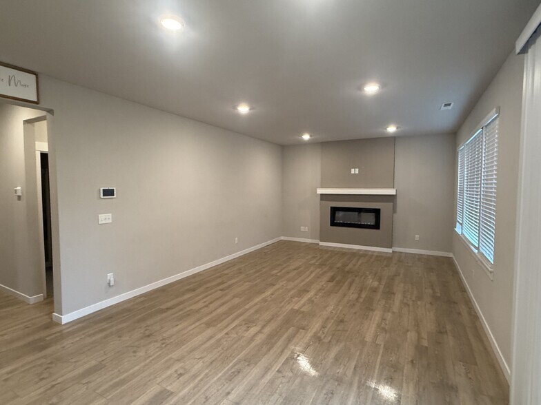 Building Photo - 15372 200th Ave E