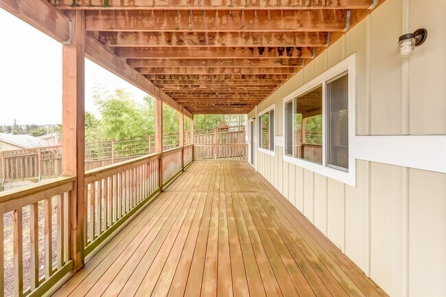 Building Photo - Large 4 Bedroom Edgemoor Home w/ Mother-in-law Suite