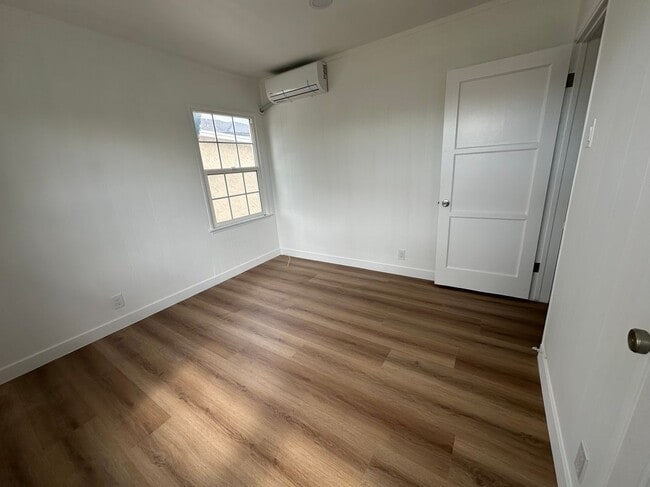 Building Photo - 4051 Howard Ave