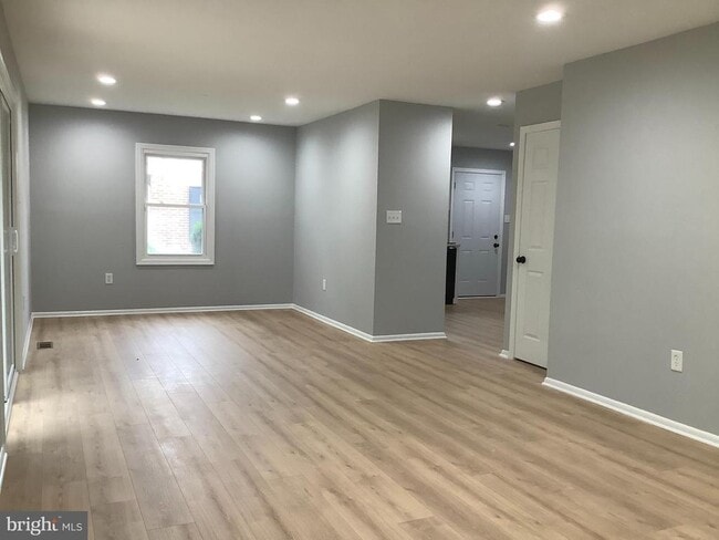 Building Photo - 15114 Laurel Oaks Ln