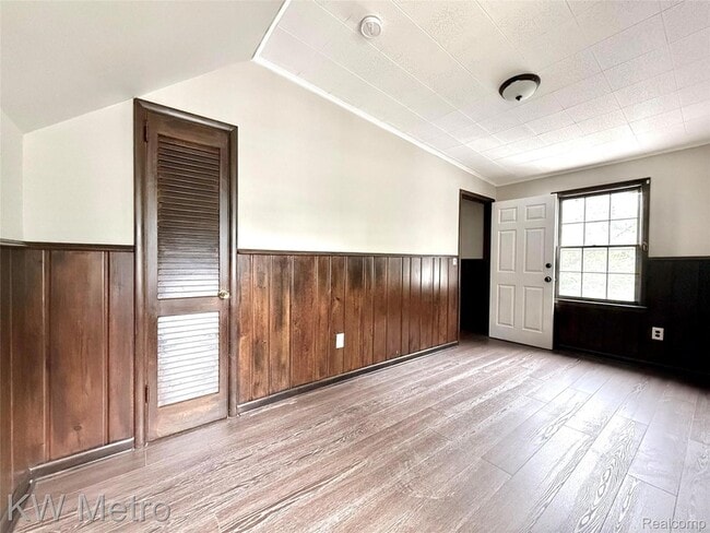 Building Photo - 1305 Collegewood St