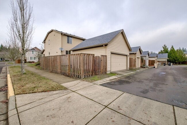 Building Photo - 4-Bedroom Home in NW Albany