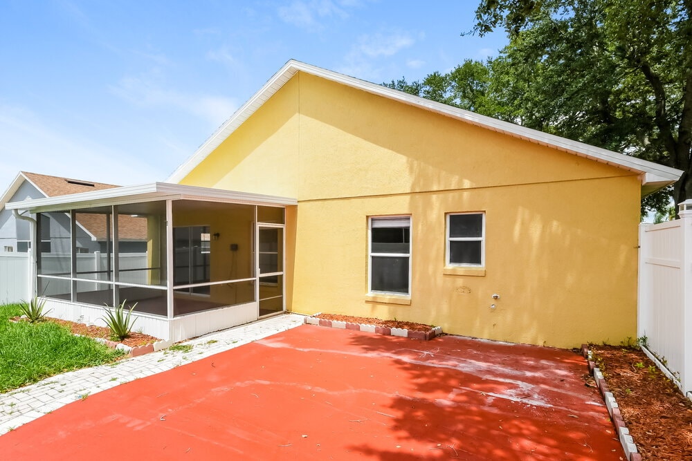 Building Photo - 2025 White Eagle St