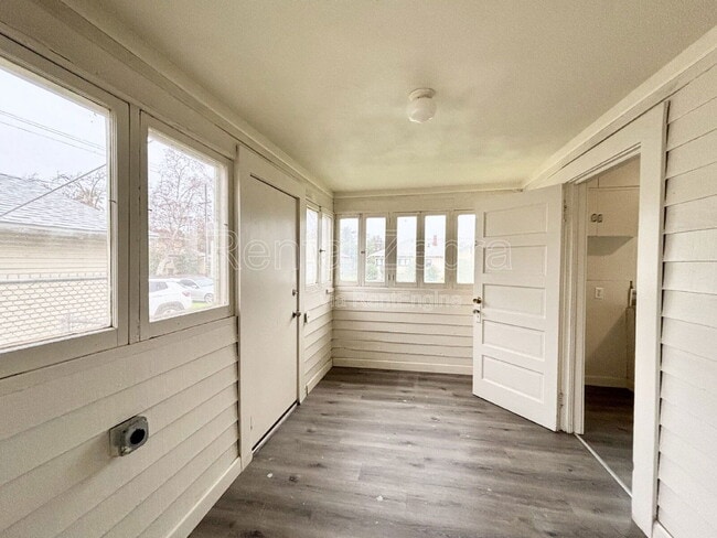 Building Photo - 107 W 19th St