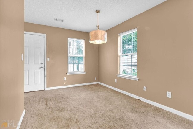 Building Photo - Charming 3 bedroom 2 bath Ranch style home...