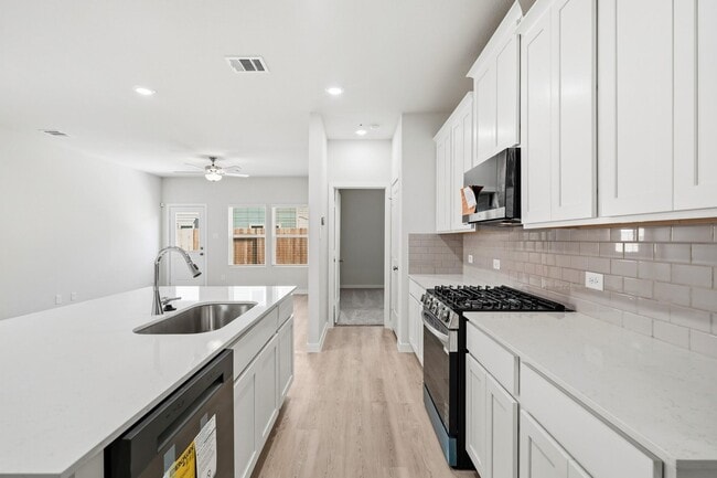 Building Photo - 7749 Bergamot Cir