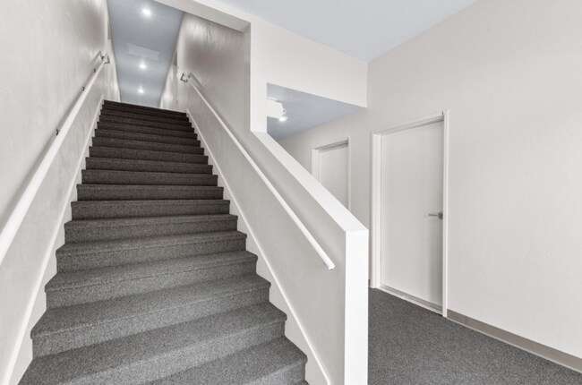 Building Photo - 352 Deschane Ave