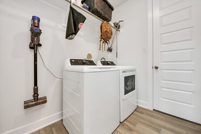 Building Photo - 31411 Weathered Cabin Ct