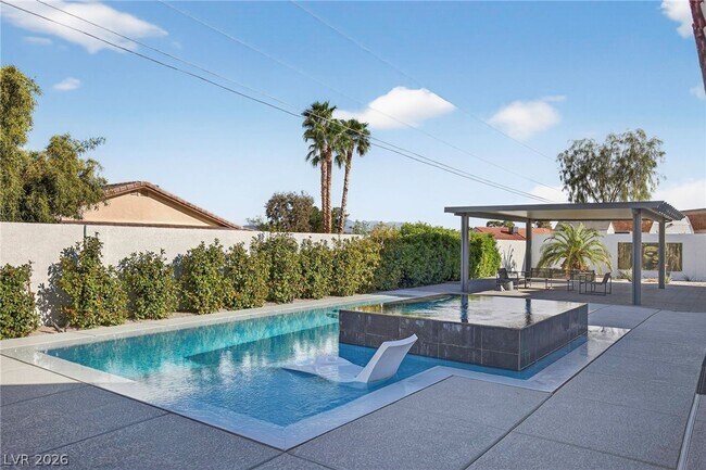 Building Photo - 363 E Robindale Rd