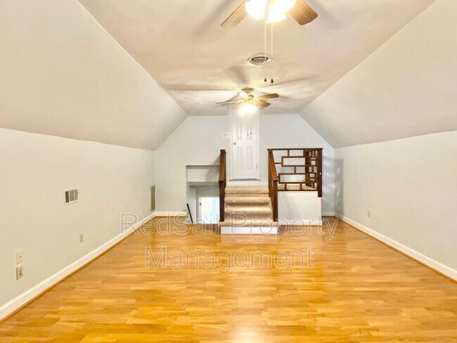 Building Photo - 565 Sterling Rd