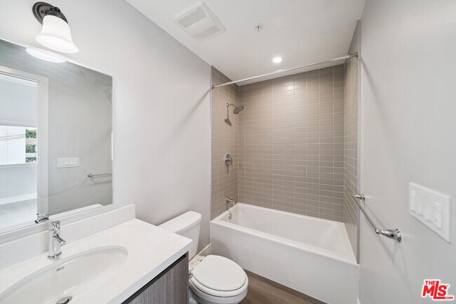Building Photo - 1223 Hayworth Ave