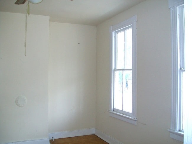 Building Photo - 623 China St