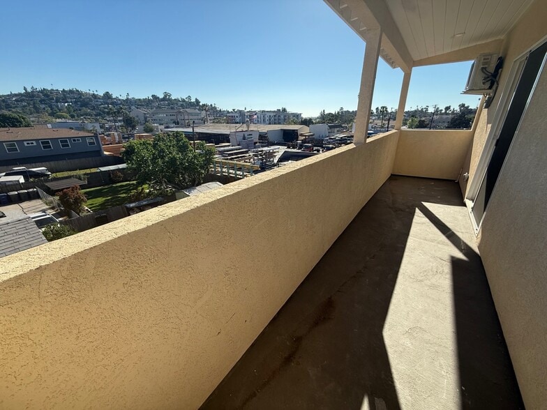 Building Photo - 4860 Palm Ave