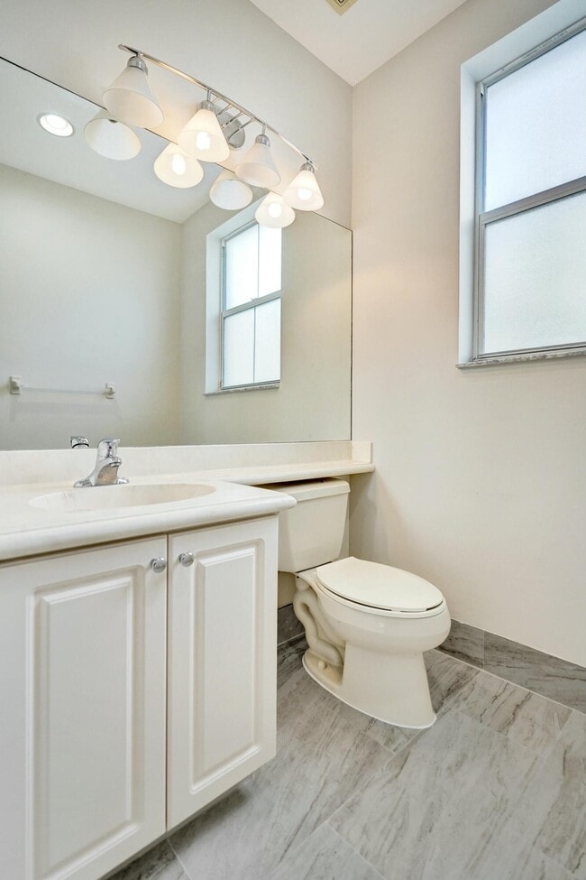 Building Photo - 1252 Piazza Antinori