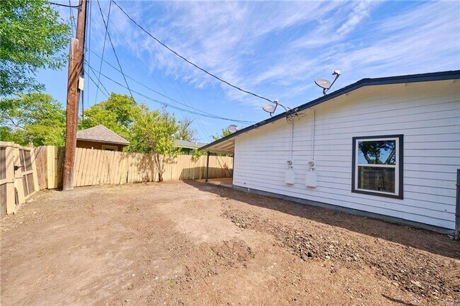 Building Photo - 8602 Fireside Dr