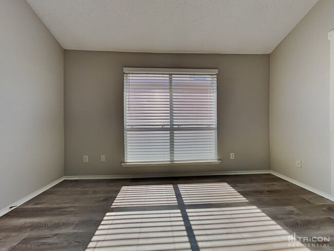 Building Photo - 2637 Ensenada Ln