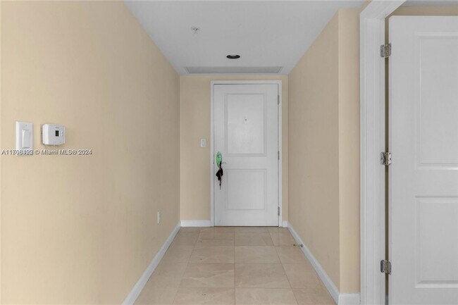 Building Photo - 610 W Las Olas Blvd