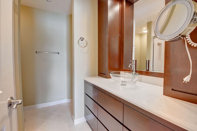 Building Photo - 23181 Fountain View Dr