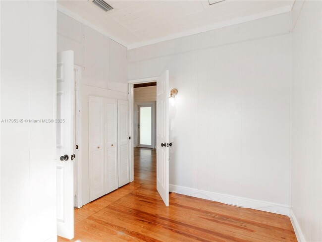 Building Photo - 229 SW 3rd Pl