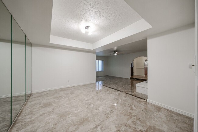 Building Photo - 2851 E Acoma Dr