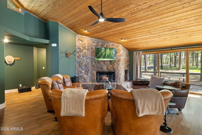 Building Photo - 2145 William Palmer