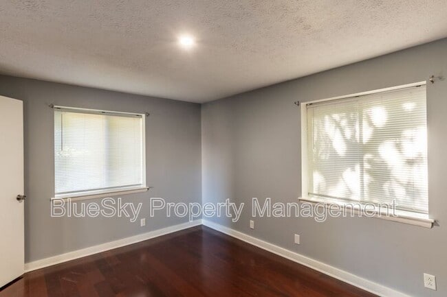 Building Photo - 1100 Wolf Trap Rd