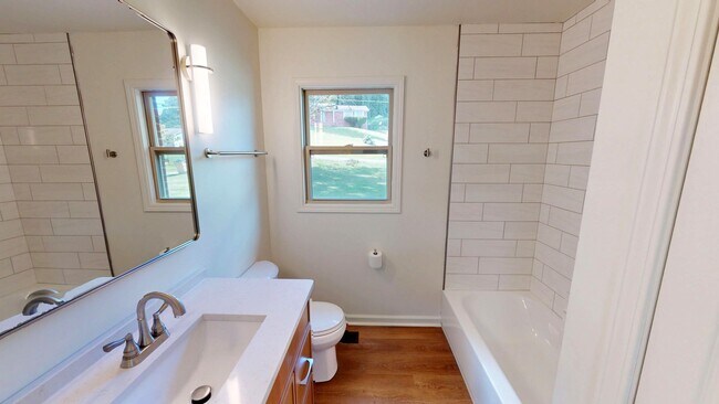 Building Photo - 424 Bridge View Ln