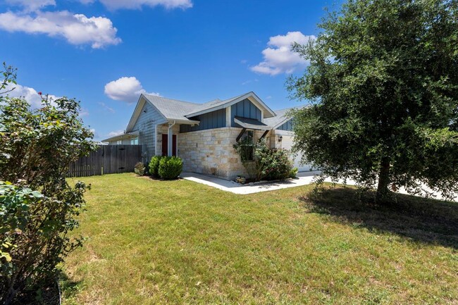 Building Photo - 205 Four Star Dr